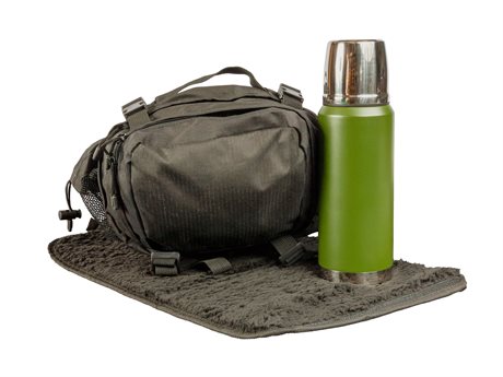 Marka-hoftesekk-med-Orrefors-Hunter-termos