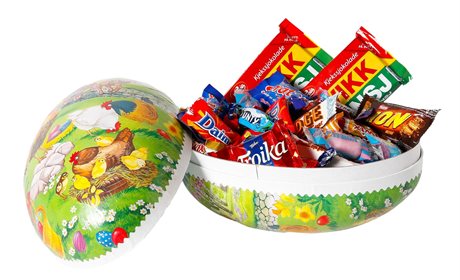 Paskeegg-til-ansatte-fylt-med-900-g-sjokolade-inklusive-Kvikk-Lunsj