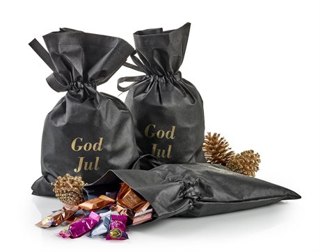 Sort julepose fylt med 1 kg assortert mix fra Anthon Berg 84101-15