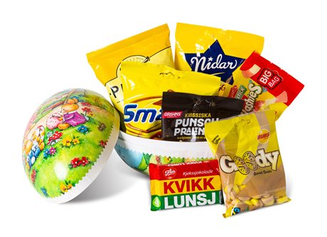 Stort-paskeegg-med-nidar-paskemisk-kvikk-lunj-og-andre-posevarer