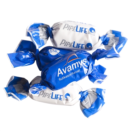Tvisted sjokolade sjokolade med logo trykket på papir