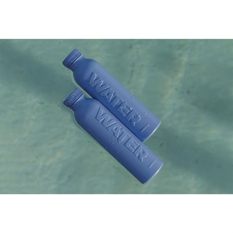 Water-miljovennlig-flaske-fylt-med-vann