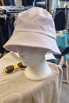 Frotte-bottehatt-med-brodert-logo