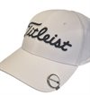 Hatclip med trykk av logo på en Titleist cap