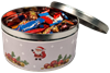 Juleboks fylt med med sjokoladebiter av kjente merkevarer