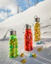 Påskeflaske vannflasker fylt med små sjokoladeegg