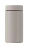 Sipster-termokopp-av-resirkulert-stal-med-logo-lys-brun