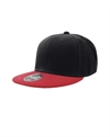 Snap Back cap i sort og rød farge