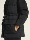 Urban-Down-Puffer-dunjakke-fra-Craft-med-brodert-logo-damejakker-sprt-detaljer